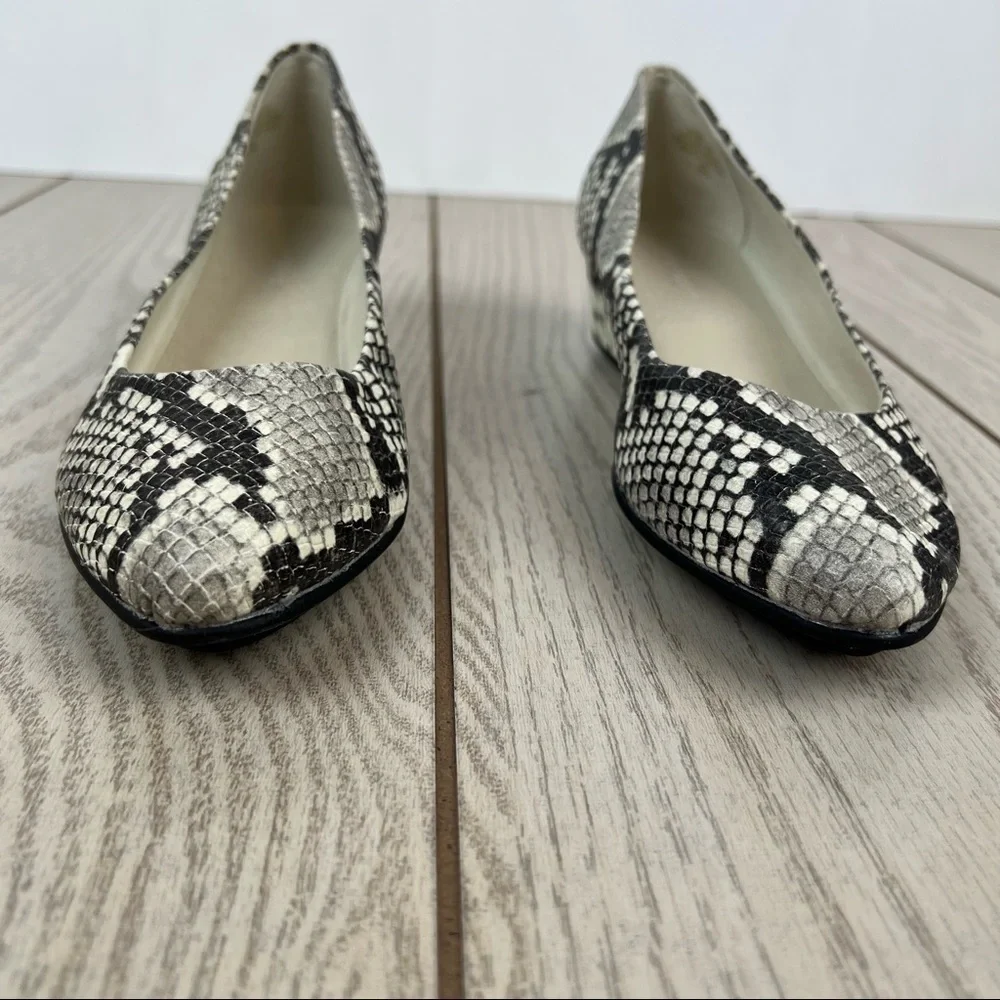 Easy Spirit Abelle Leather Almond Toe Low Wedges 6.5M Black & White Snake Python